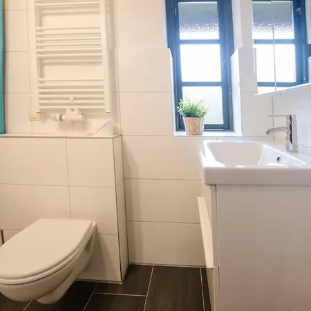 Haus Schuenemann 4 *