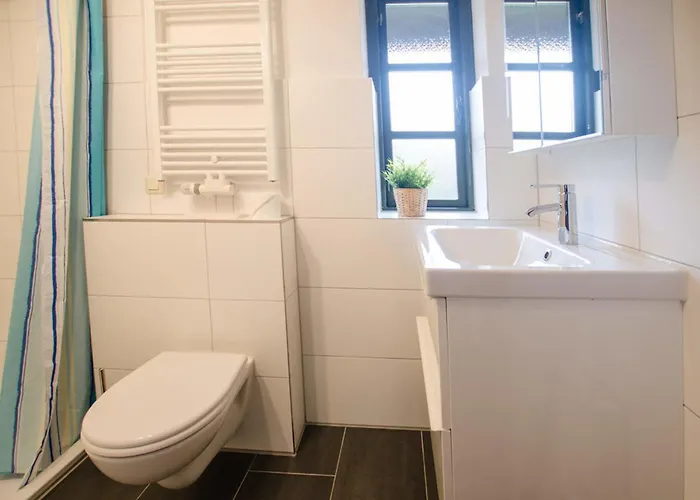 Haus Schuenemann 4 *